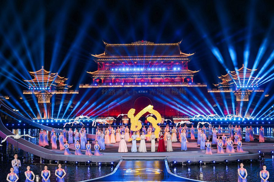 頒獎(jiǎng)晚會(huì)以閩越水鎮(zhèn)水鄉(xiāng)禪境和景觀建筑為載體，配合現(xiàn)代數(shù)字多媒體技術(shù)和舞臺(tái)表演藝術(shù)。主辦方供圖