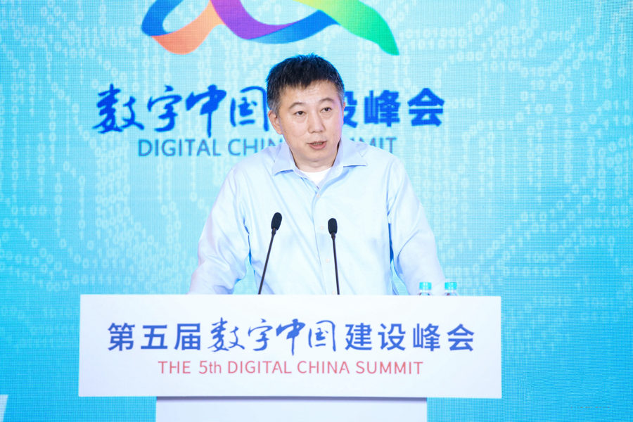 中國人民銀行數(shù)字貨幣研究所所長穆長春在第五屆數(shù)字中國建設(shè)峰會(huì)數(shù)字人民幣產(chǎn)業(yè)發(fā)展分論壇上發(fā)表主旨演講。主辦方供圖