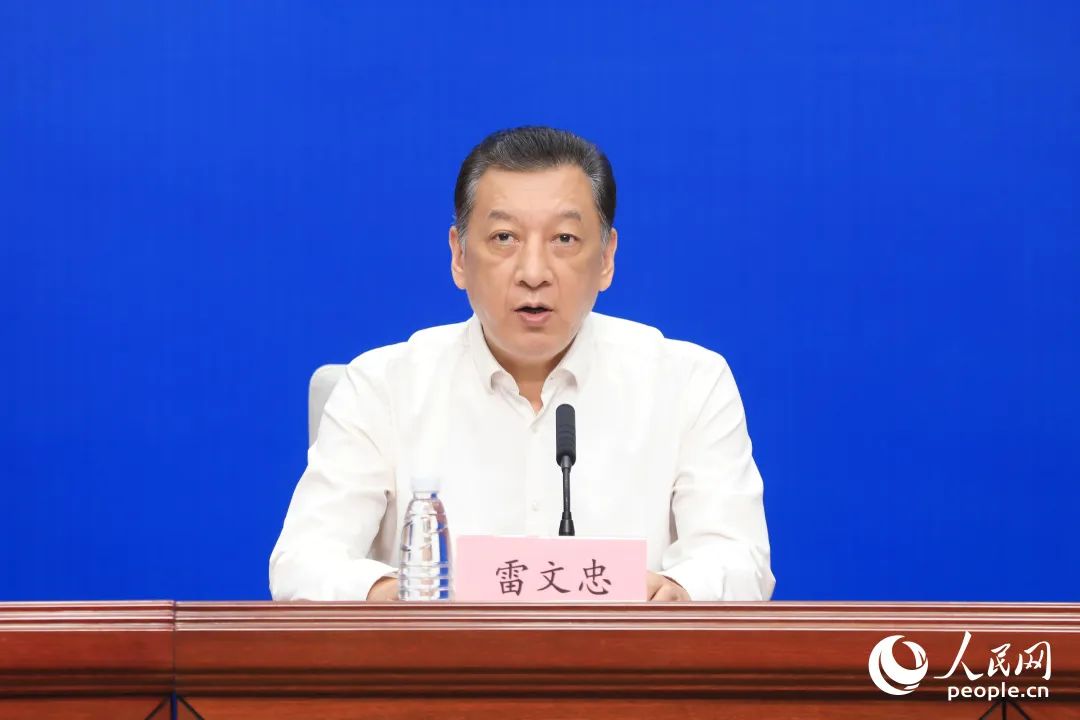福建省交通廳黨組成員、副廳長(zhǎng)雷文忠。人民網(wǎng) 陳永整攝