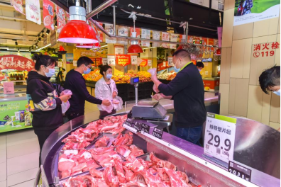 11月1日，永輝國棉超市內食品供應充足。陳暖攝