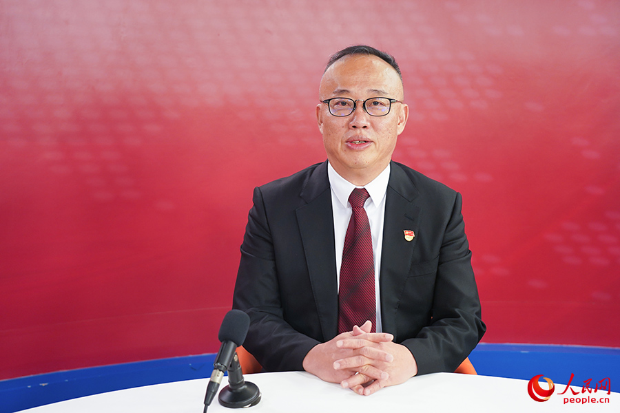 平潭綜合實(shí)驗(yàn)區(qū)黨工委委員、政法工作領(lǐng)導(dǎo)小組組長(zhǎng)陳毅坤做客人民網(wǎng)福建演播室。人民網(wǎng) 蘭志飛攝