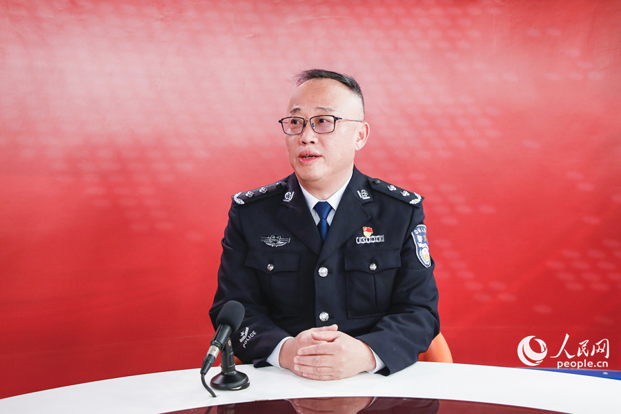 平潭綜合實(shí)驗(yàn)區(qū)黨工委委員、公安局局長(zhǎng)陳毅坤接受人民網(wǎng)專訪。人民網(wǎng) 陳永整攝