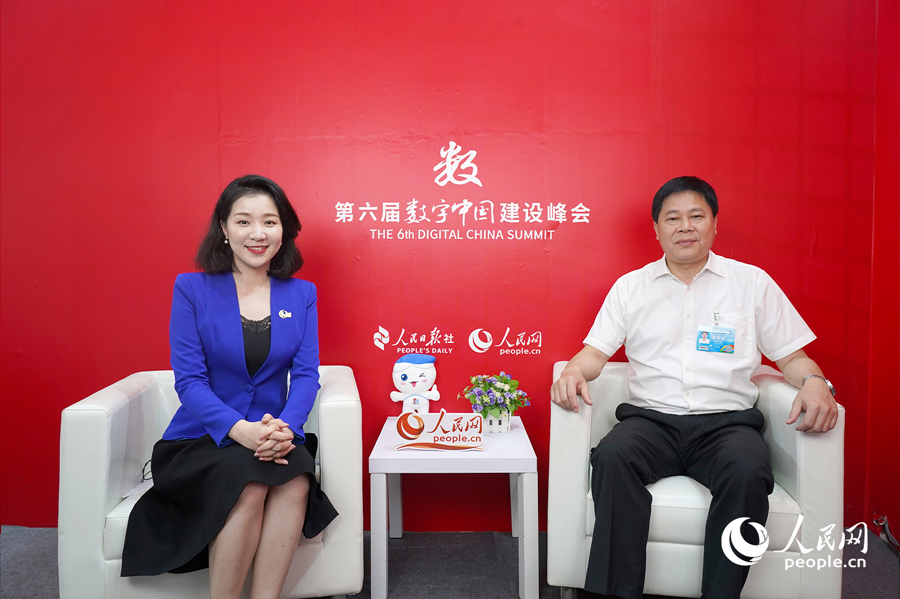 陳俊明接受人民網(wǎng)專訪。人民網(wǎng) 蘭志飛攝