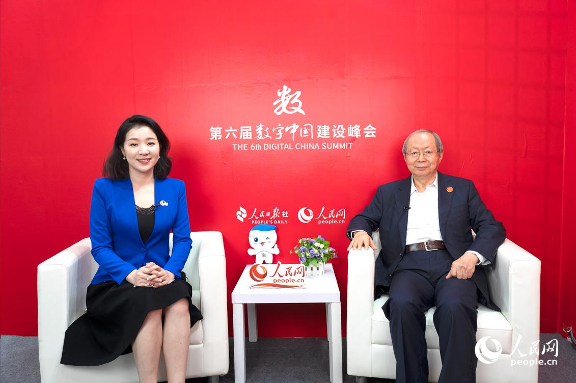 彭森接受人民網(wǎng)專訪。人民網(wǎng) 蘭志飛攝