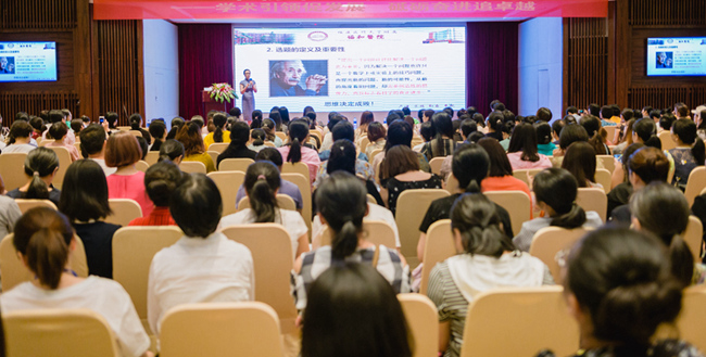 福建醫(yī)科大學(xué)附屬協(xié)和醫(yī)院護(hù)理部定期開展學(xué)術(shù)論壇活動。福建醫(yī)科大學(xué)附屬協(xié)和醫(yī)院供圖