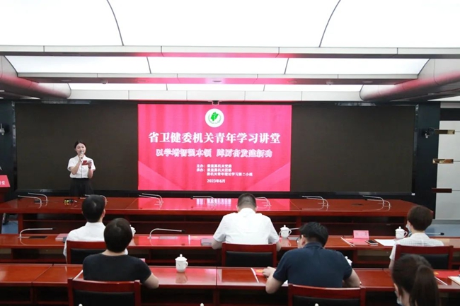 8名青年結(jié)合個(gè)人工作實(shí)際，分別就“以學(xué)增智，著力提升政治能力、思維能力、實(shí)踐能力”進(jìn)行主題宣講和學(xué)習(xí)心得分享。福建省衛(wèi)健委供圖