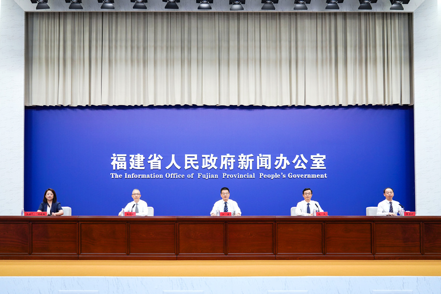 福建省上半年金融運(yùn)行情況及相關(guān)政策新聞發(fā)布會(huì)。黃歆宸攝