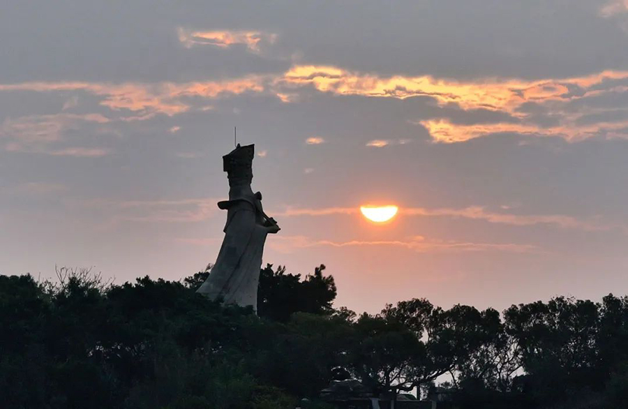 莆田仙游縣西苑鄉(xiāng)石谷解拍攝的日出。張宏鋒攝