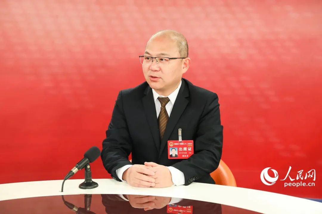 福建省人大代表、南平市建陽區(qū)委書記謝啟龍接受人民網(wǎng)專訪。人民網(wǎng) 陳永整攝