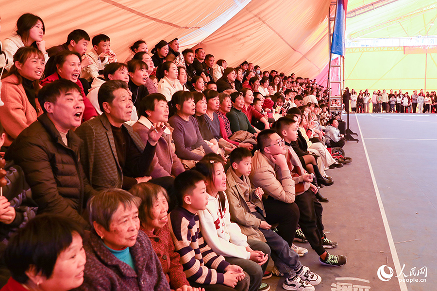 比賽現(xiàn)場“一座難求”。人民網(wǎng) 陳永整攝