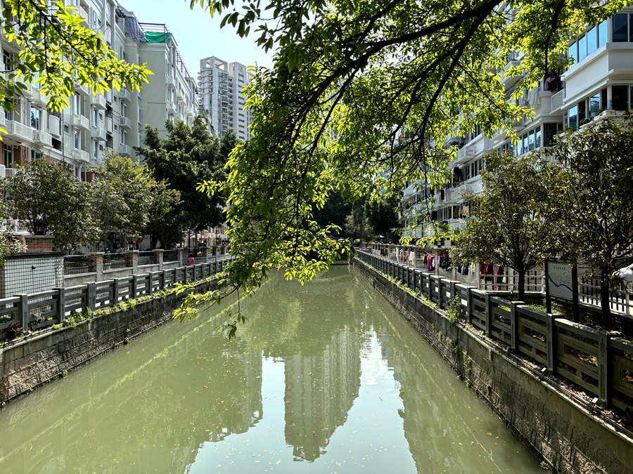 如今的三捷河碧波蕩漾、綠樹成蔭。蒼霞社區(qū)供圖