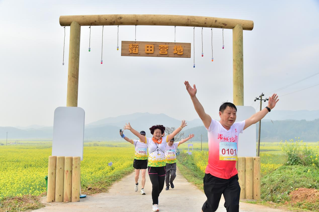 油菜花田健康跑。主辦方供圖