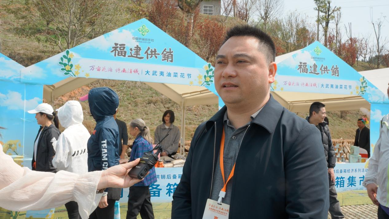 福建供銷集團(tuán)有限公司總經(jīng)理傅振星接受采訪。主辦方供圖