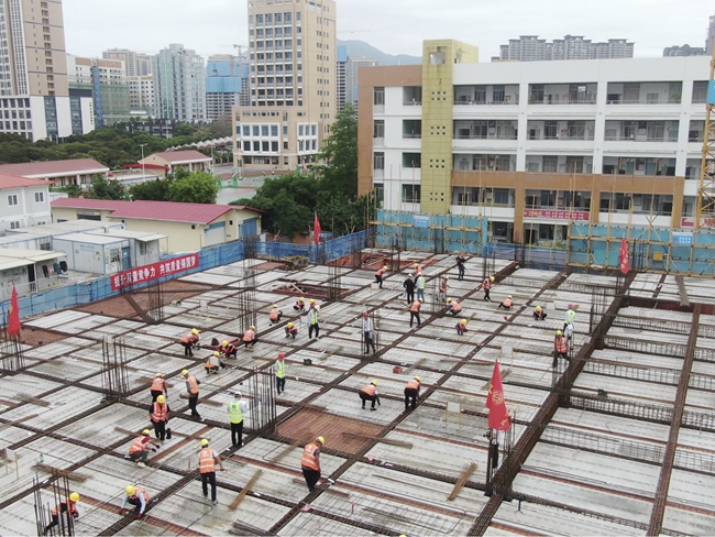 鋼結(jié)構(gòu)焊工崗位技能競賽現(xiàn)場。中建海峽供圖