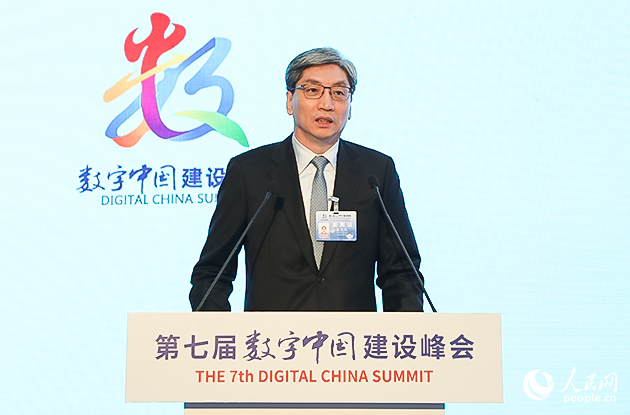澳門科技大學人文藝術學院院長、教授 張志慶