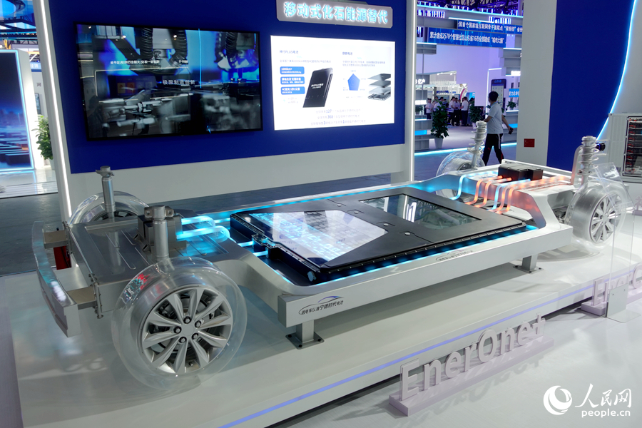 搭載寧德時代采用第三代CTP技術(shù)研發(fā)的神行plus電池的演示車輛。人民網(wǎng) 謝星宇攝