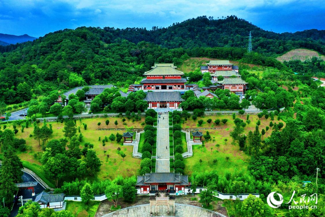 風(fēng)景宜人的考亭書院，是武夷山國家公園1號(hào)風(fēng)景道上的重要打卡點(diǎn)之一，由曾在南平生活、著書、講學(xué)近50年的南宋著名理學(xué)家朱熹創(chuàng)辦。人民網(wǎng) 李唯一攝
