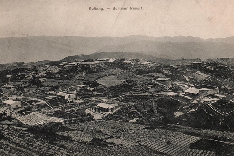 1900-1910年拍攝的鼓嶺避暑地全景，可見萬國公益社等建筑。福州市鼓嶺旅游度假區(qū)管理委員會(huì)供圖