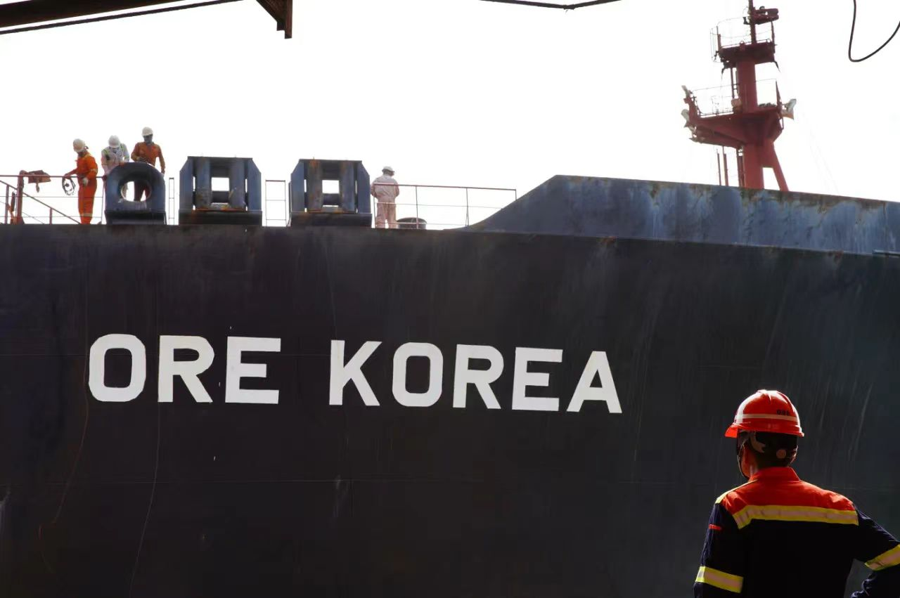 “ORE KOREA”輪靠泊作業(yè)現(xiàn)場。福建省港航事業(yè)發(fā)展中心供圖