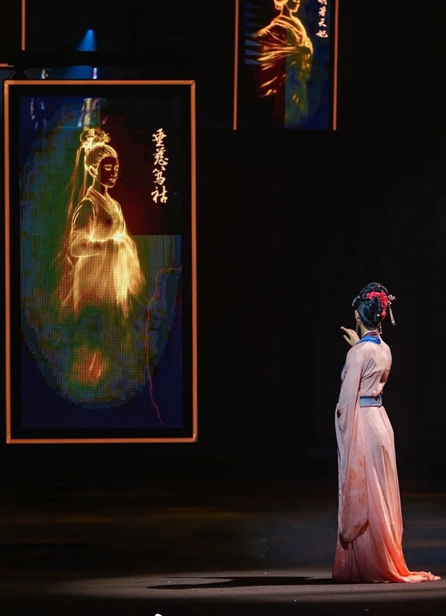 舞臺上，媽祖與“平行”對話