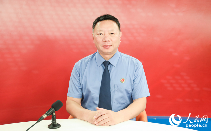 三明永安市人民檢察院黨組書記、檢察長(zhǎng)鄧長(zhǎng)峰做客人民網(wǎng)福建演播室。人民網(wǎng) 陳永整攝