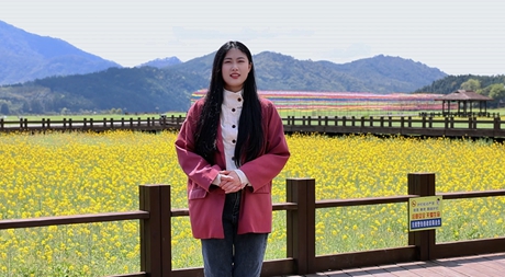 《踏春祈?！?#13;春日，穿過(guò)美麗的油菜花田，走進(jìn)位于武夷山的朱子文化園，感受勤學(xué)好問(wèn)的古風(fēng)，也為莘莘學(xué)子們祈福。