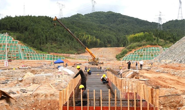 福建青山特材不銹鋼深加工項(xiàng)目施工現(xiàn)場。湯文娟攝