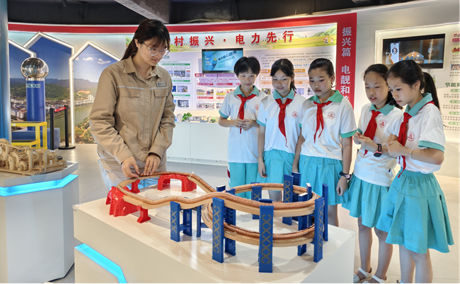 新羅區(qū)白沙鎮(zhèn)文化會(huì)客廳“電力小鎮(zhèn)”