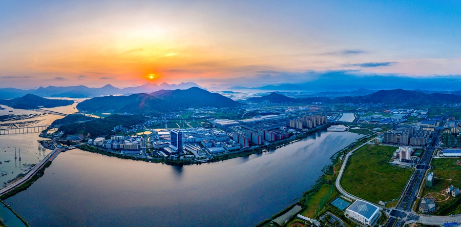東僑經(jīng)濟(jì)技術(shù)開(kāi)發(fā)鋰電小鎮(zhèn)。寧德市生態(tài)環(huán)境局東僑分局供圖
