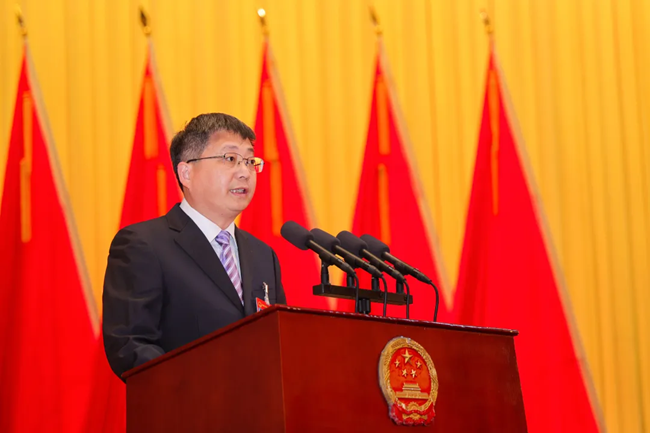 安溪縣縣長劉永強向大會作政府工作報告