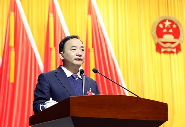 霞浦縣縣長(zhǎng)羅義春作政府工作報(bào)告