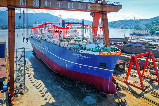 2024年，寧德市傳統(tǒng)產(chǎn)業(yè)進(jìn)一步轉(zhuǎn)型升級(jí)。圖為我國(guó)最大的南極磷蝦專業(yè)捕撈加工船——“福遠(yuǎn)漁9199”在福安上水。陳雅芳攝