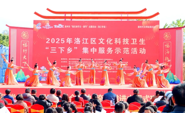 現(xiàn)場表演。張九強攝