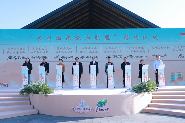 簽約儀式現(xiàn)場。黃東華攝