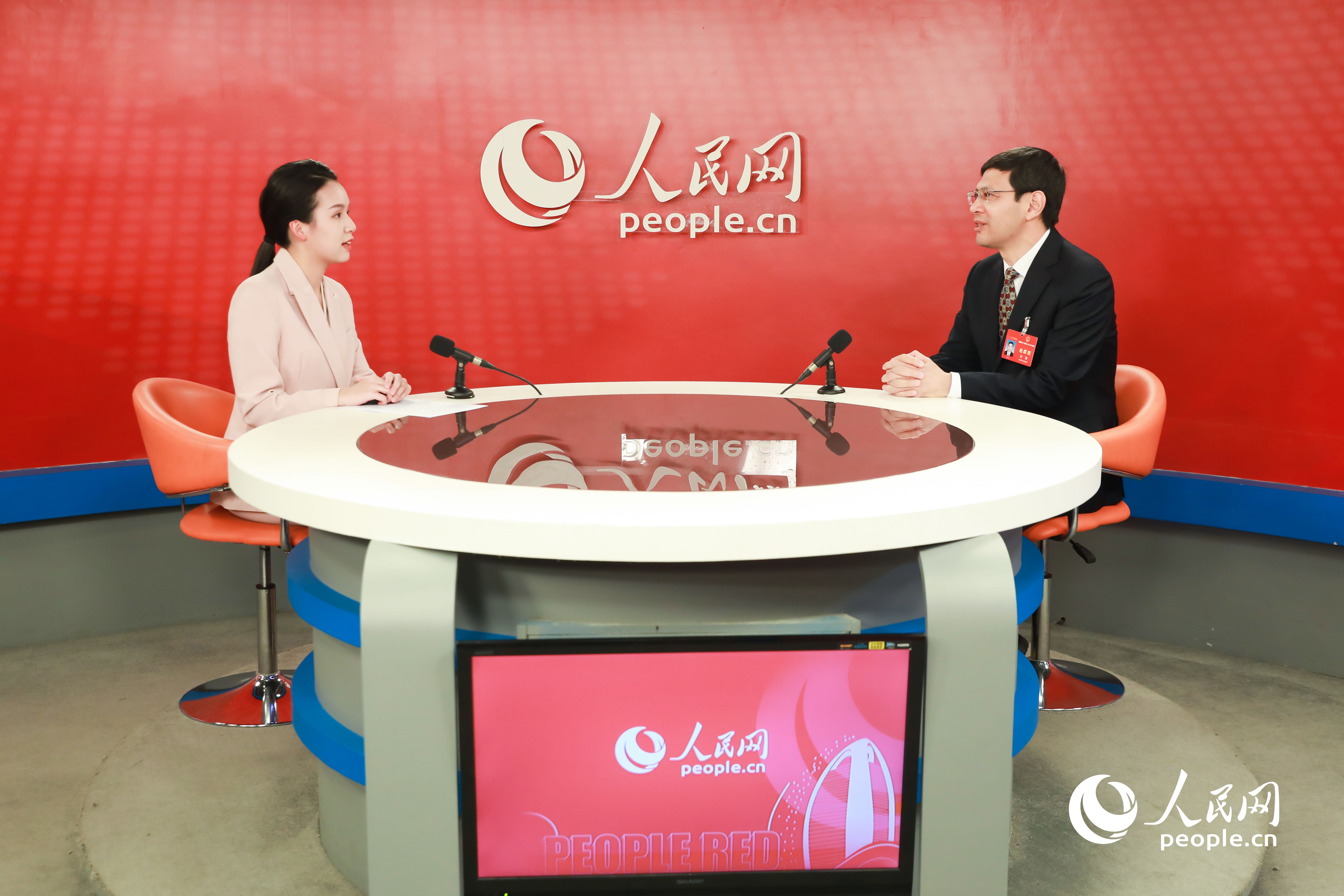 福建省人大代表、古田縣人民政府縣長許鋒接受人民網(wǎng)專訪。福建省人大代表、古田縣人民政府縣長許鋒做客人民網(wǎng)福建演播室。人民網(wǎng)記者 蘭志飛攝