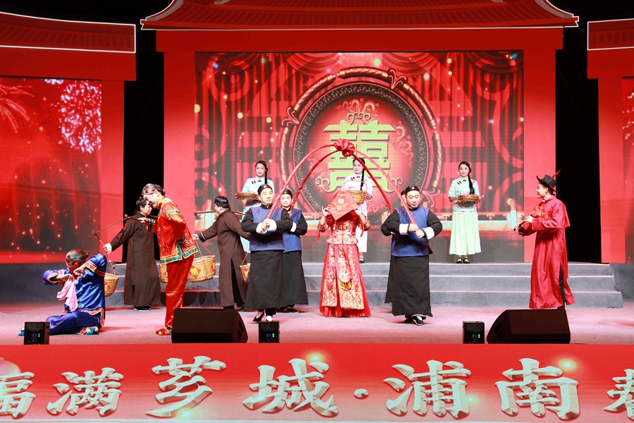 現(xiàn)場表演。鄭文典攝