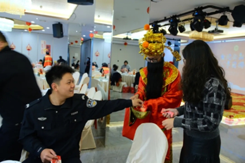 “財(cái)神送福”