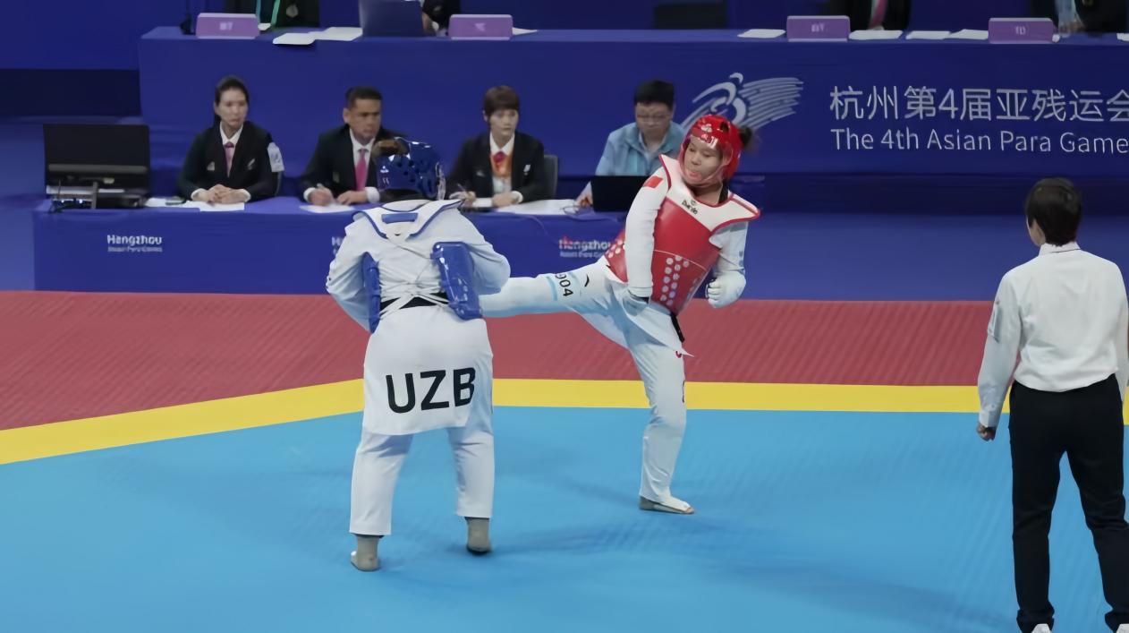 明溪籍運(yùn)動(dòng)員湯琪（右二）在杭州亞殘運(yùn)會(huì)賽場上奪得銅牌