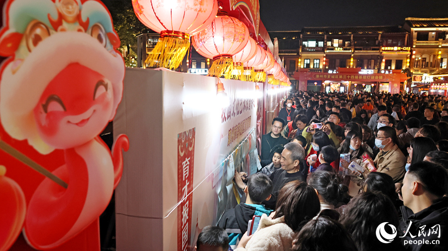 燈謎會(huì)現(xiàn)場(chǎng)。人民網(wǎng) 李昌乾攝