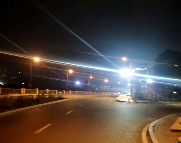 小區(qū)門口的市政道路湖中路已亮燈。福州市城鄉(xiāng)建總供圖