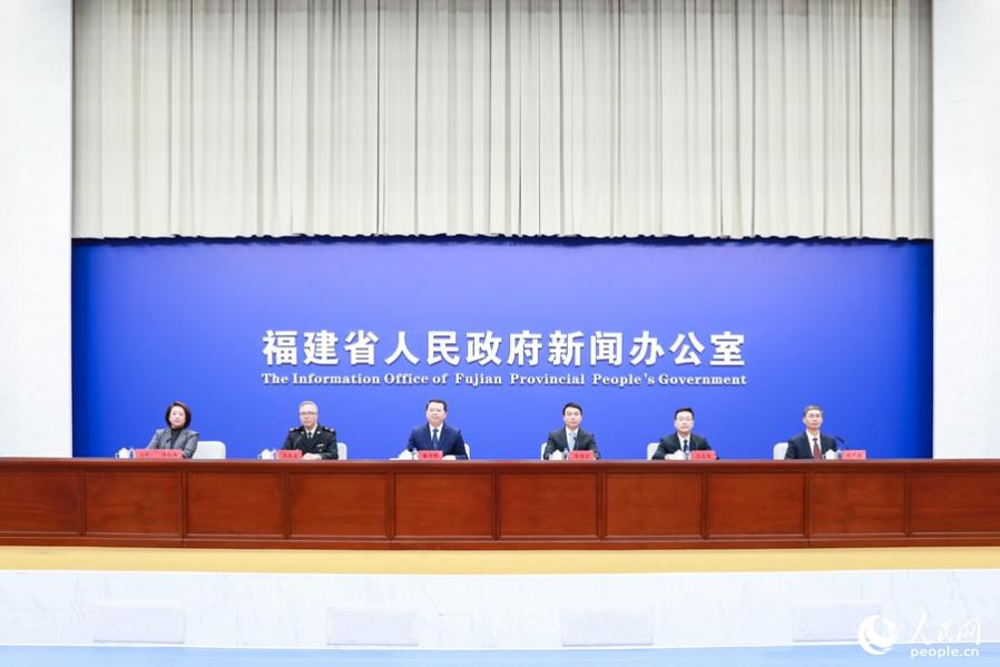 新聞發(fā)布會(huì)現(xiàn)場(chǎng)。人民網(wǎng) 陳永整攝
