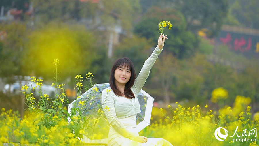 油菜花海吸引游客打卡。華安縣融媒體中心供圖