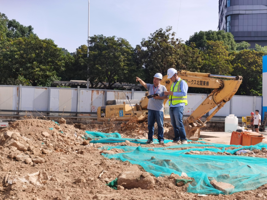 深入工地推進(jìn)揚(yáng)塵防治工作。廈門市執(zhí)法局供圖