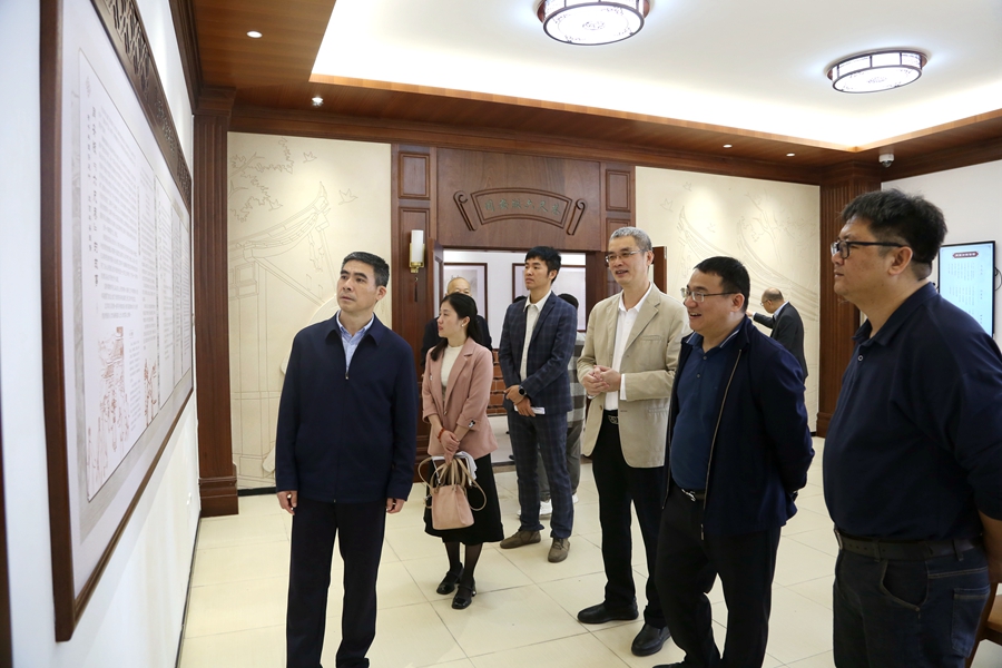 參會(huì)人員實(shí)地走訪灌口清源調(diào)解文化中心。集美法院供圖