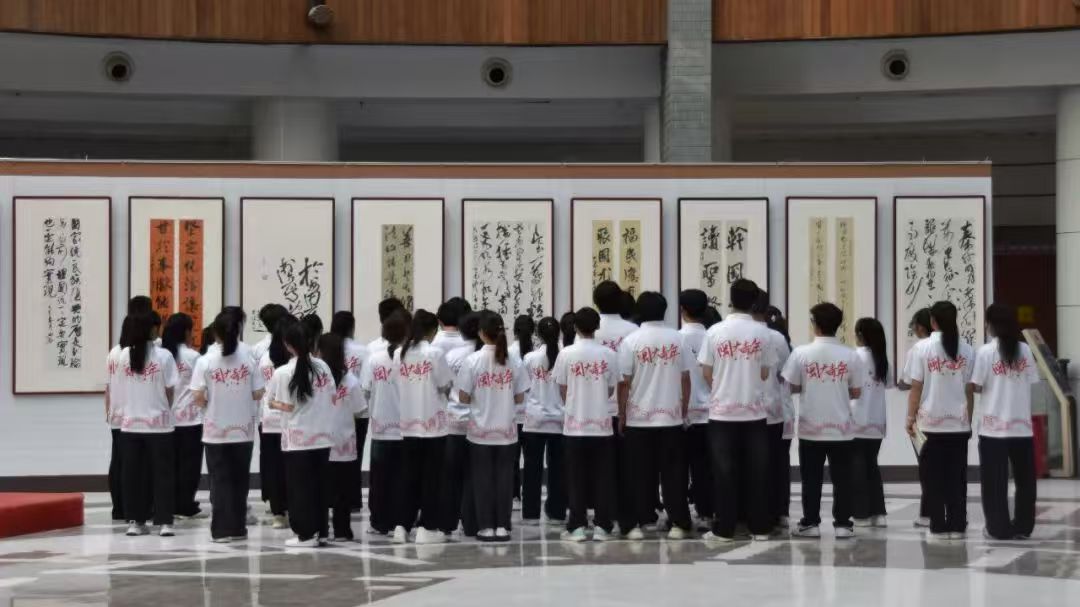 書法展現(xiàn)場(chǎng)。龍巖市融媒體中心供圖