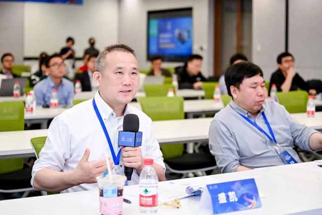 人工智能賽道企業(yè)自主創(chuàng)新賽題復(fù)賽現(xiàn)場(chǎng)，專家進(jìn)行提問