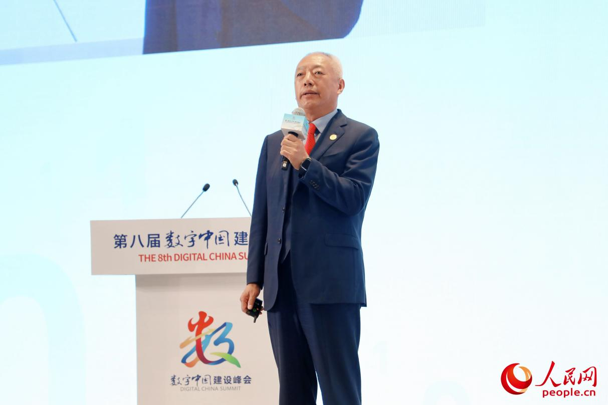 中國工程院院士凌文在分論壇上發(fā)言。人民網(wǎng) 李唯一攝
