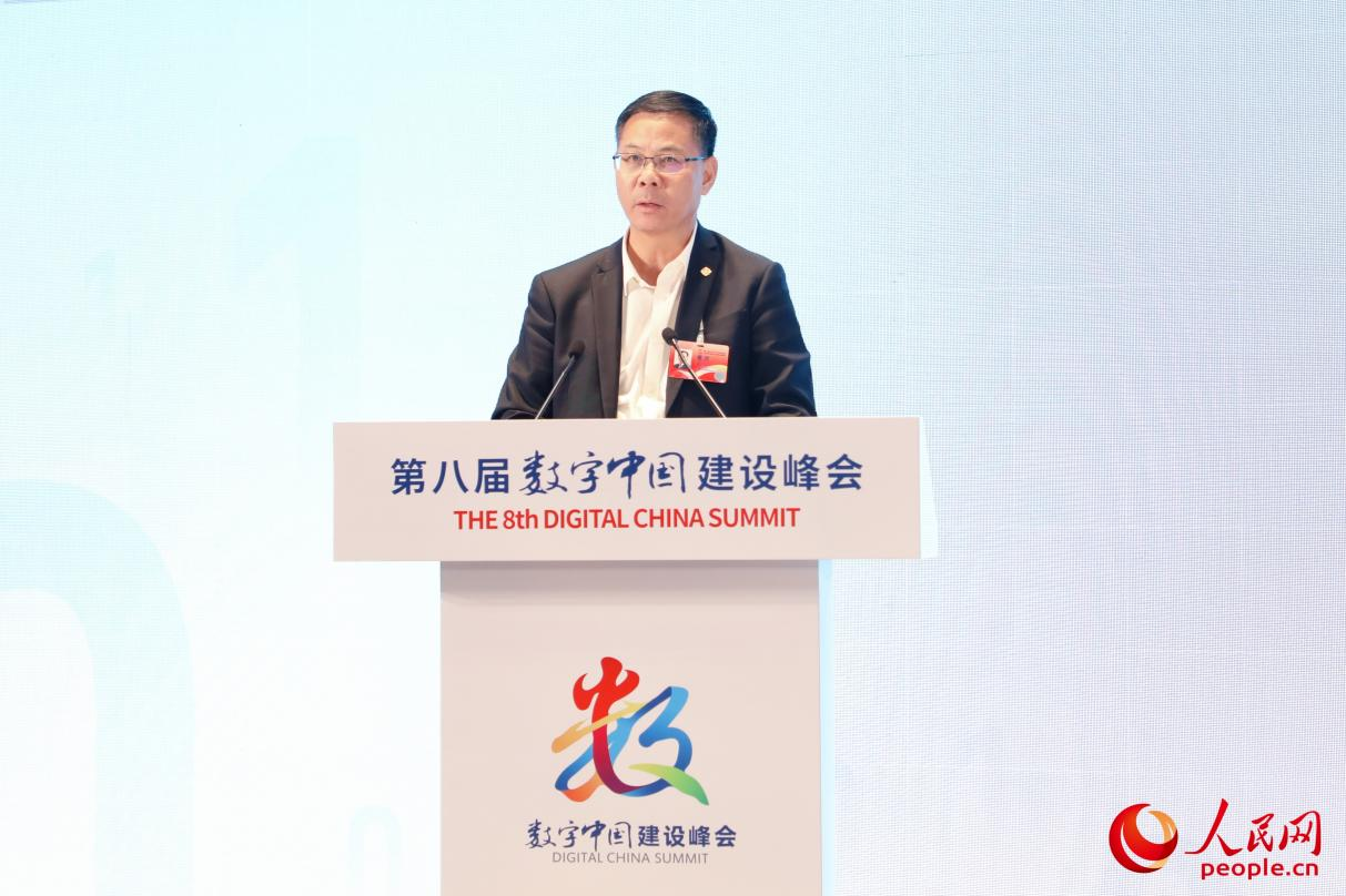 廣州數(shù)字科技集團董事長黃躍珍在分論壇上發(fā)言。人民網(wǎng) 李唯一攝