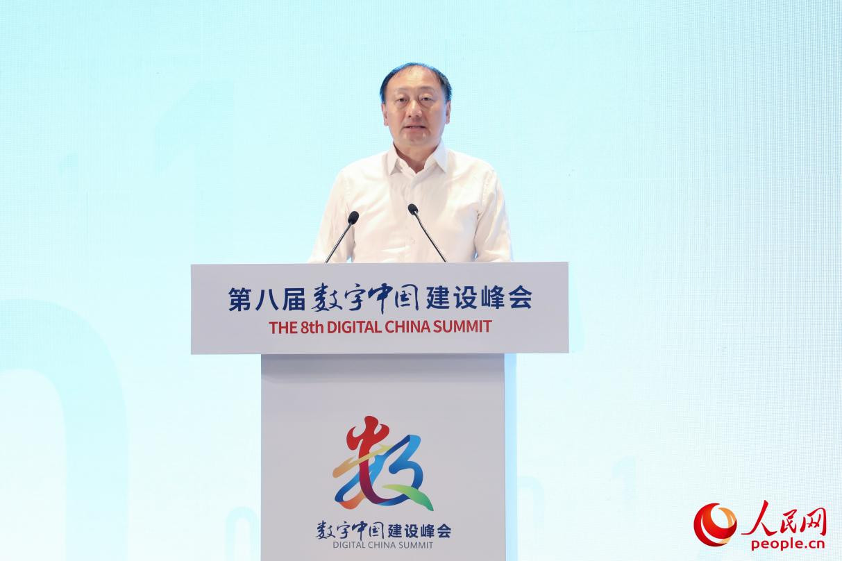 山東省生態(tài)環(huán)境廳副廳長王福棟在分論壇上發(fā)言。人民網(wǎng) 李唯一攝