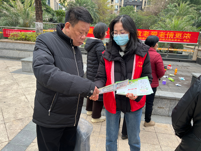 音西街道清華社區(qū)青年黨員開展相關(guān)知識(shí)宣傳活動(dòng)